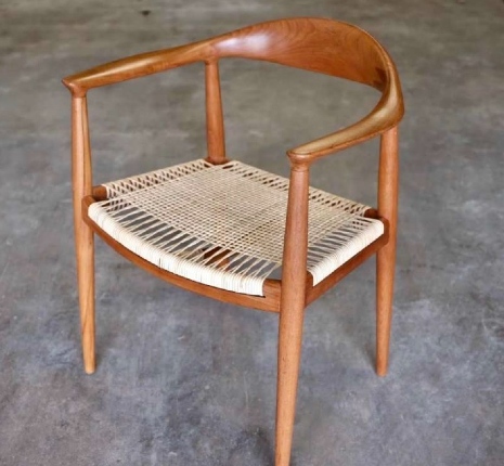 Be Seated, a chair caning repair business in Ontario, Canada provides all types of seatweaving repairs and also sells materials. 